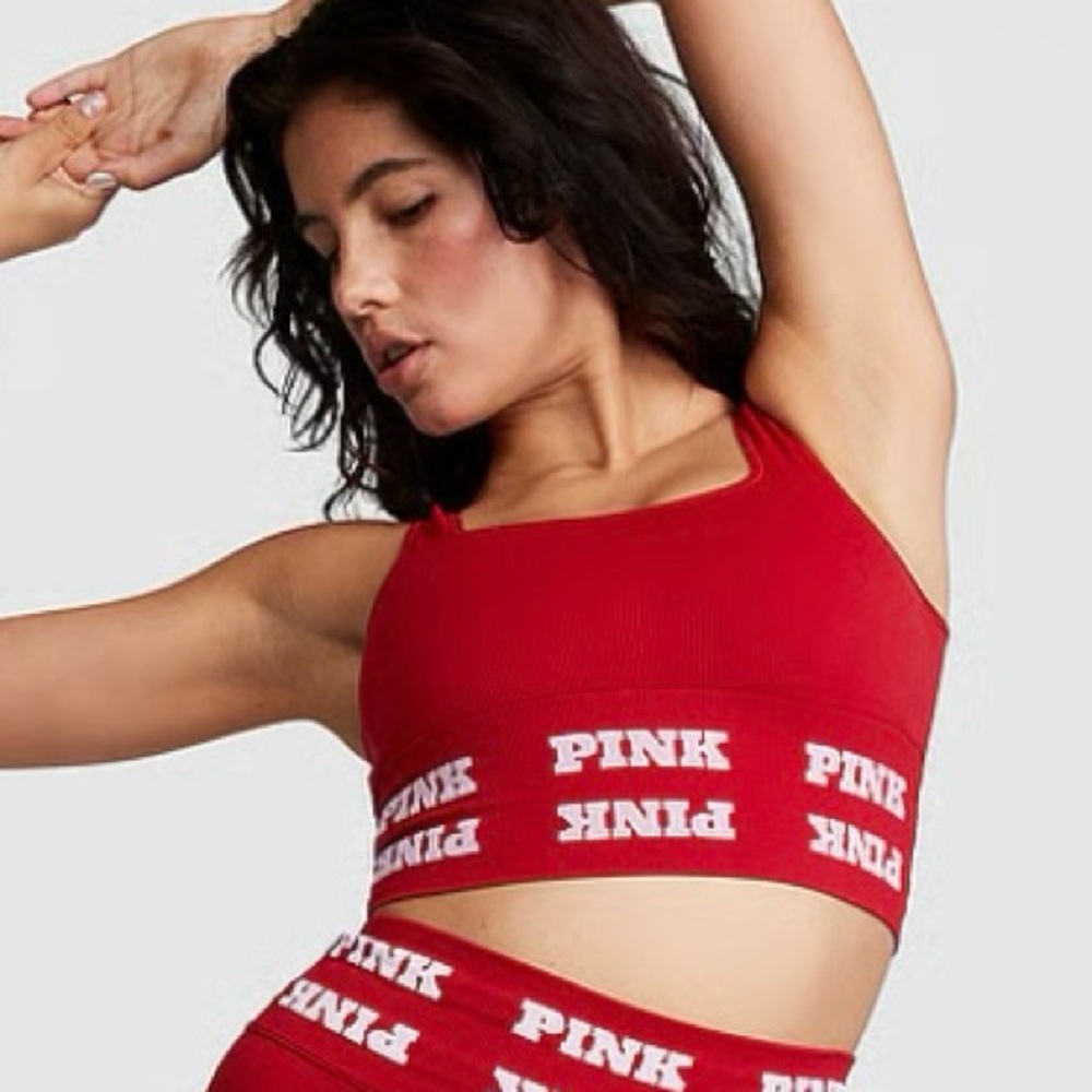 PINK Victoria’s Secret Soft Seamless Logo sports bra. Lipstick Red size small DD